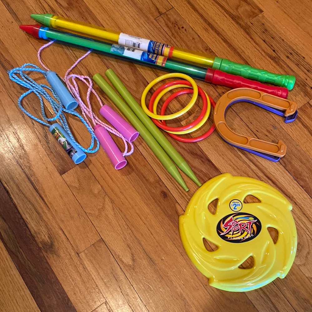 13-Piece Lot Outdoor / Backyard toys / Games Ring Toss Horseshoe Jump Ropes